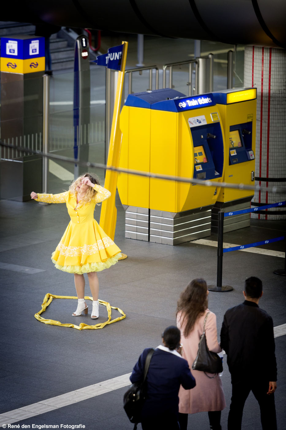 Wat We Doen speelt MOLLEN op Station Sloterdijk © Rene den Engelsman